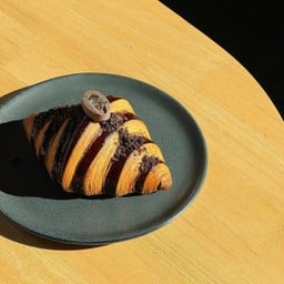 ครัวซอง ชอคลาวา (Chocolate Lava Croissant)