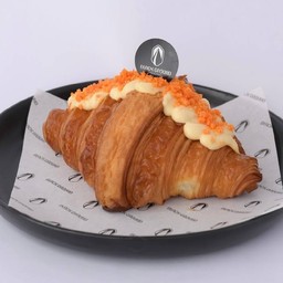 ครัวซองต์ ไข่เค็ม ลาวา (Salt Egg Yolk Croissant)