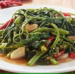ผัดผักกระเฉดไฟแดง