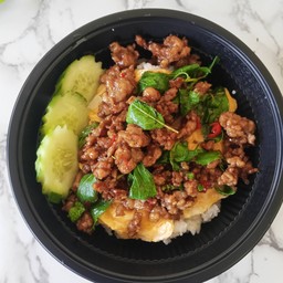 ข้าวกะเพราหมูสับ+ไข่ข้น