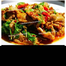 กะเพราหมูชิ้น ตาฟลุ๊ค