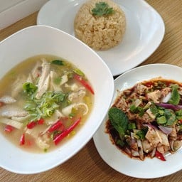 ข้าวลาบไก่ ต้มแซ่บสะโพกไก่