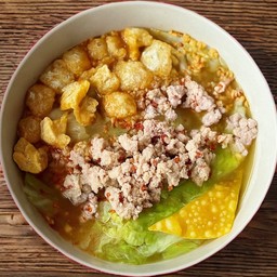 ก๋วยเตี๋ยว **แคบหมู ยกร้าน (น้ำใส)