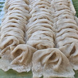 แผ่นเกี๊ยวปลา ฟามสุข