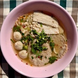 ก๋วยเตี๋ยวหมู“ตุ๋นตามะนาวยาย” (เจ้าเก่า 30 ปี)