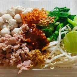 ก๋วยเตี๋ยวแห้งต้มยำ แคปหมู