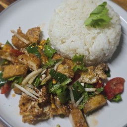 ข้าวราดดาวนักเก็ตแซ่บ