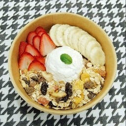 กรีกโยเกิร์ตออริจินอล 1 Scoop [M]+มูสลี่ผสมผลไม้+ผลไม้ 2 อย่าง+น้ำผึ้ง