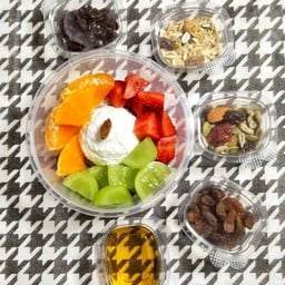 กรีกโยเกิร์ตออริจินอล 1 Scoop [S]+ผลไม้ 3 อย่าง+ท็อปปิ้ง 1 อย่าง+น้ำผึ้ง