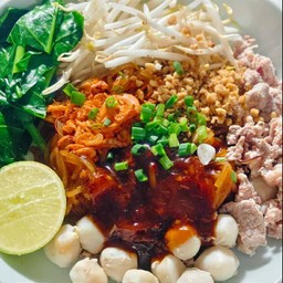 ก๋วยเตี๋ยวแห้งต้มยำ หมู