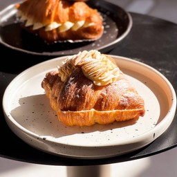 ครัวซองต์ อัลมอนด์ (Almond Croissant)