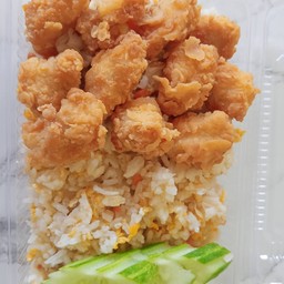 ข้าวผัดไข่ไก่กรอบ