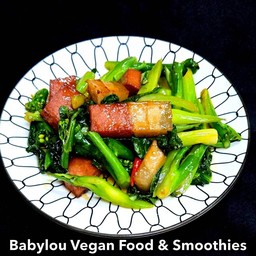 คะน้าหมูกรอบ (เจ)