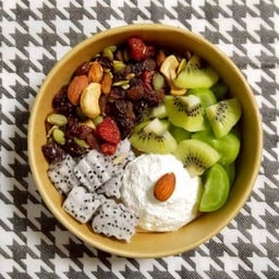 กรีกโยเกิร์ตออริจินอล 1 Scoop [M)+ธัญพืชอบรวม+ผลไม้ 3 อย่าง+น้ำผึ้ง