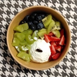 กรีกโยเกิร์ตออริจินอล 1 Scoop [M]+ผลไม้ 4 อย่าง+ท็อปปิ้ง 1 อย่าง+น้ำผึ้ง