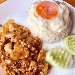 ข้าวไก่กระเทียม