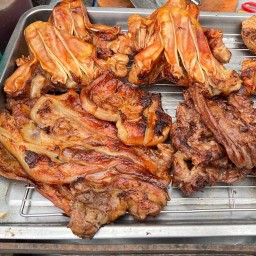 หัวหมูย่าง/ไส้ย่าง น้ำจิ้มมะขามรสเด็ด