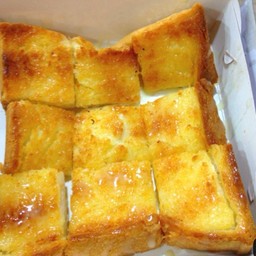 ขนมปังอบเนยนม