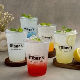 Mber's Cafe ใช้นมสดจากฟาร์ม