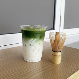 Coconut matcha latte🥥