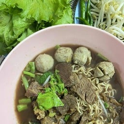 ร้านก๋วยเตี๋ยวแชมป์ ตรงข้ามตลาดกุนธร