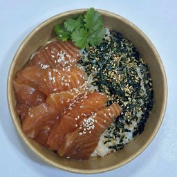 ข้าวหน้าแซลม่อนดอง+สาหร่าย