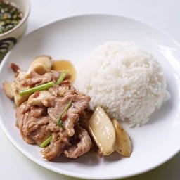 ผัดน้ำมันหอยราดข้าว