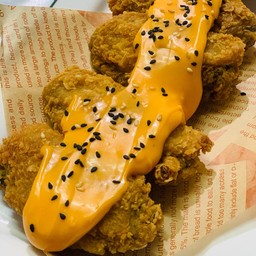 ปีกกลางทอดราดซอส(6ชิ้น)