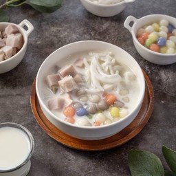 บัวลอยนมสด.