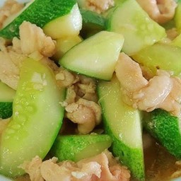 ข้าวหน้าผัดแตงกวาอกไก่(ไม่ใส่ไข่, ไม่พริก