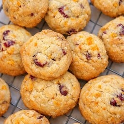 คุกกี้ส้มแครนเบอร์รี่อัลมอนด์ (soft cookies) ราคาต่อ 2 ชิ้น