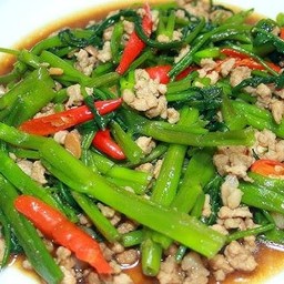 ผัดผักบุ้ง ราดข้าว