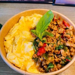 ข้าวผัดกะเพราเนื้อ+ไ่ข่ขัน