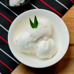 ไอติมกะทิมะพร้าวอ่อน.