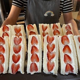 แซนวิชสตอเบอรี่