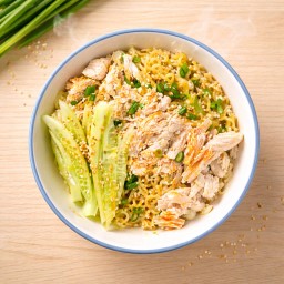 บะหมี่แห้งซอสถั่วงาญี่ปุ่น