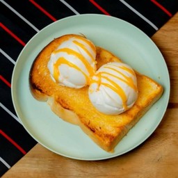 ขนมปังปิ้งไอติมไข่แข็ง.