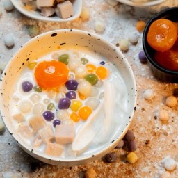 บัวลอยไข่เค็มนมสด.