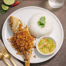 ปลาแดงทอดขมิ้น ราดข้าว