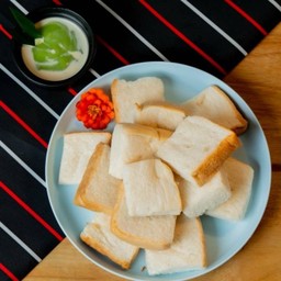 ขนมปังนึ่ง สังขยาใบเตย.