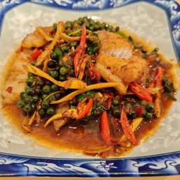 ผัดฉ่าปลาดอลลี่