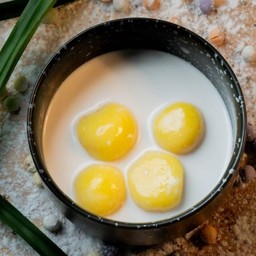 บัวลอยคัสตาร์ดไข่เค็มน้ำเต้าหู้.