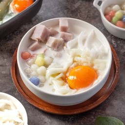 บัวลอยไข่เค็มน้ำกะทิ.