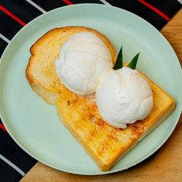 ขนมปังปิ้งไอติมกะทิ.