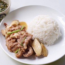 ผัดน้ำมันหอยราดข้าว