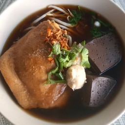 ก๋วยเตี๋ยว สะโพกไก่