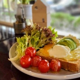 Warin House Cafe, Brunch & Bar