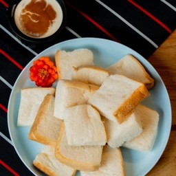 ขนมปังนึ่ง สังขยาชาไทย.