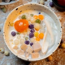 บัวลอยไข่เค็มน้ำเต้าหู้.