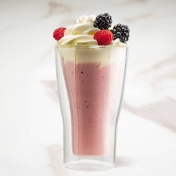 เรดฟรุตส์ แอนด์ โยเกิร์ต มิลค์เชค